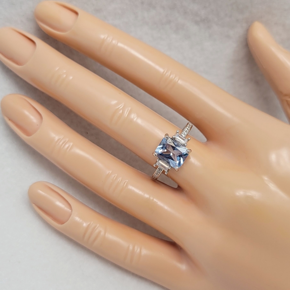 Sterling 2ct Topaz Ring - Picture 3 of 16